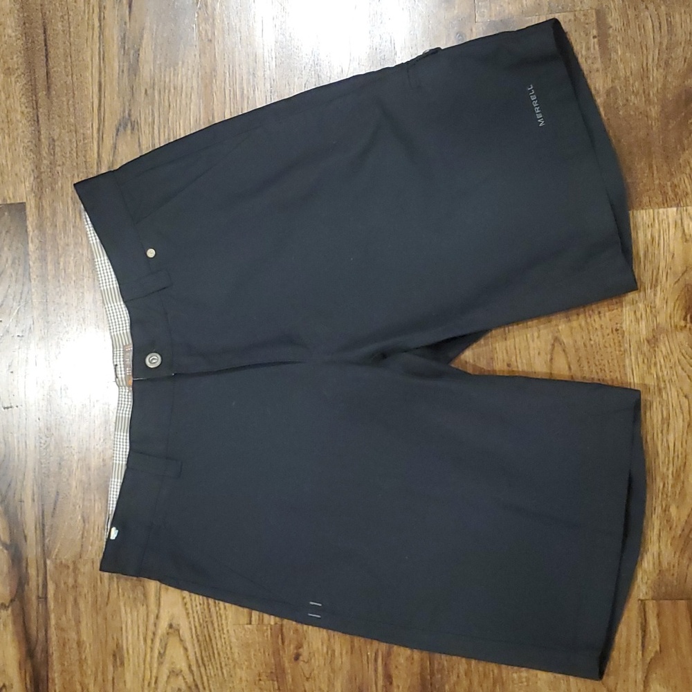 Mens Merrell black flat front chino shorts size 34